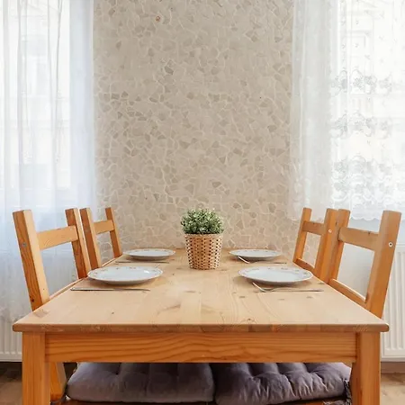 Old Town 1br Near Main Square Apartment Pressburg