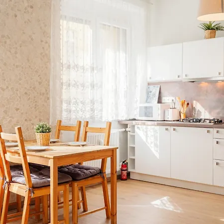Old Town 1br Near Main Square Apartment Pressburg