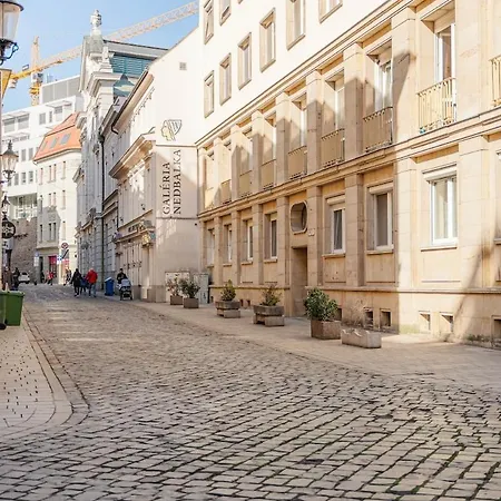 Old Town 1br Near Main Square Apartment *
