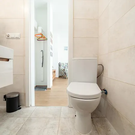 Old Town 1br Near Main Square Apartment *
