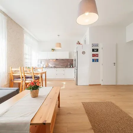 Old Town 1br Near Main Square Apartment Pressburg